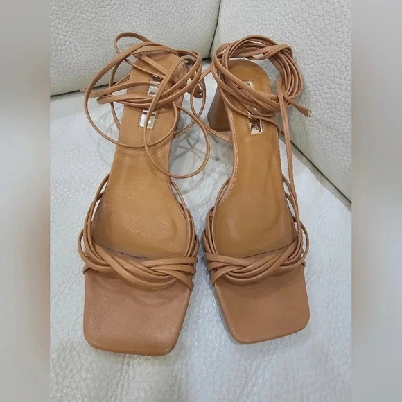 Billini Sandals Ankle Strap Square Heels Tan Brown Camel size 8.5 - Picture 3 of 7